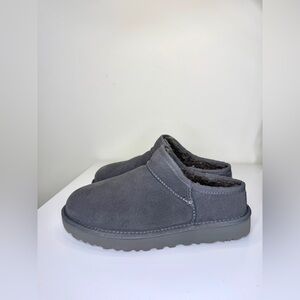 UGG Women’s Classic Slipper Gray Size 8 Suede UGGplush Treadlite New Authentic